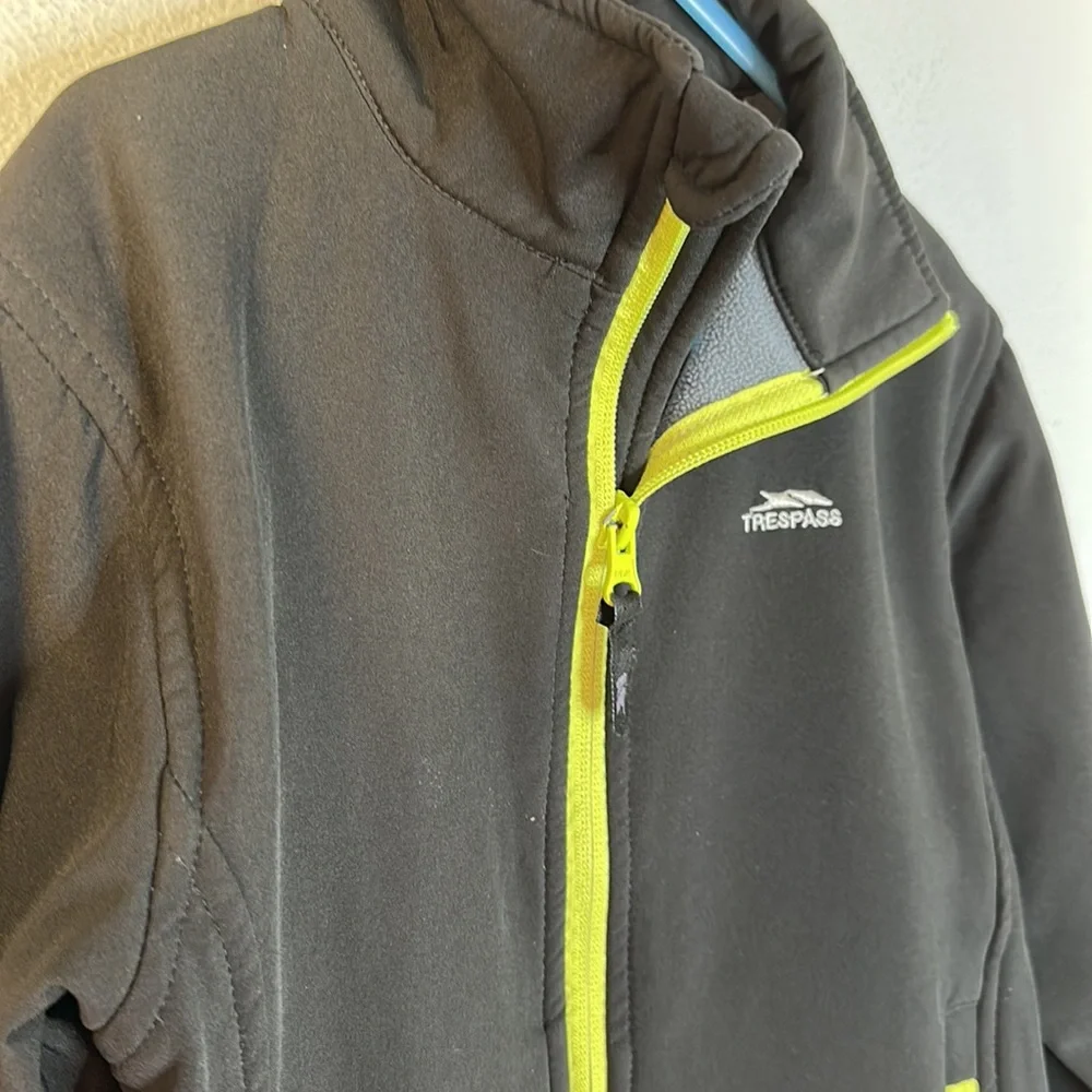 Trespass black soft shell jacket 5/6